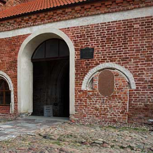 Litwa-Wilno. Wejście do kościoła Bernardynów.