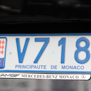 Monaco, 15.09.2015 r. tablica rejestracyjna na jednym z aut.