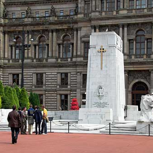 Szkocja-Glasgow. Pomnik przed ratuszem.