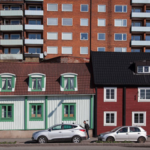 Karlskrona, dmomy mieszkal;ne przy ulicy Borgmastarekajen. EU, Szwecja.