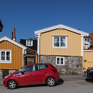 Karlskrona, male domy w dzielnicy BjĂ¶rkholmen ulica Vachtmeistergatan. EU, Szwecja.