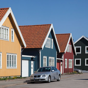 Karlskrona, male domy w dzielnicy BjĂ¶rkholmen ulica Vachtmeistergatan. EU, Szwecja.