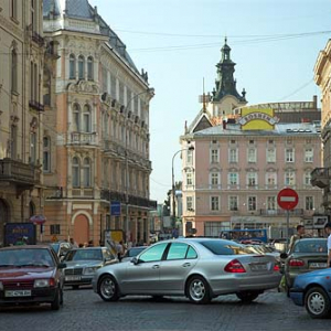 Lwów. Ulica Szewczenki z widokiem na katedrę.