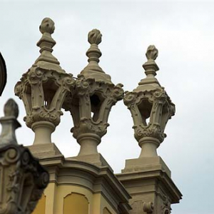 Lwów. Elamenty architektoniczne na fasadzie Katedry św. Jura.