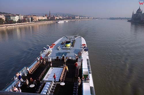 Budapeszt, statki turystyczne na Dunaju