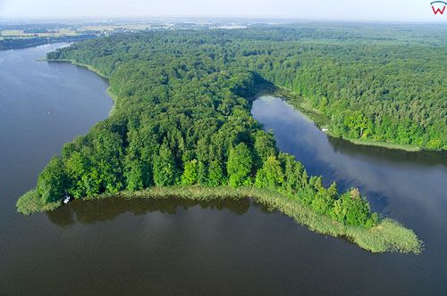 LOTNICZE. PL-Warm-Maz. jezioro Jeziorak, okolica wsi Jazdzowki, widok od str N.