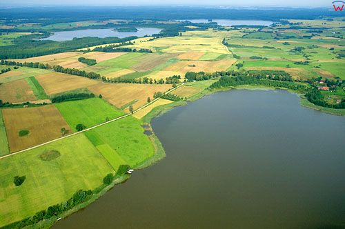LOTNICZE. PL-Warm-Maz. jezioro Jeziorak, okolica wsi Dobrzyki.