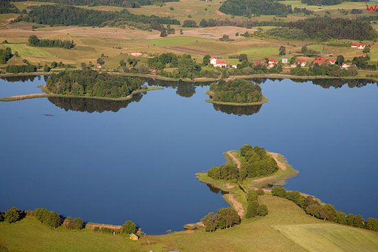 LOTNICZE, Pojezierze Mazurskie (Elckie). Jezioro Dudki i wies Dudki.
