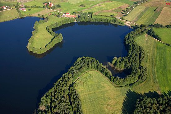 LOTNICZE, Pojezierze Mazurskie (Elckie). Jezioro Szotak i wies Czarnowka. 