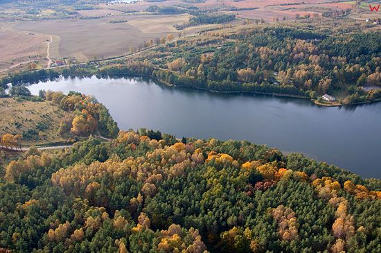 Lotnicze, PL, warm-maz. Jezioro Dabrowa Wlk., panorama na miejscowosc Leszcz.