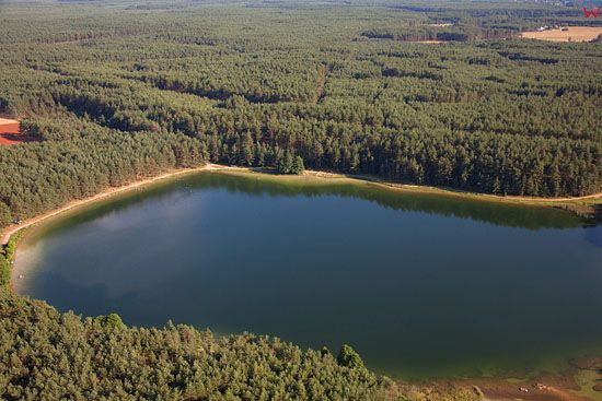 EU, PL, Pomorskie. Pojezierze Kaszubskie. Jezioro Kramsko Male.