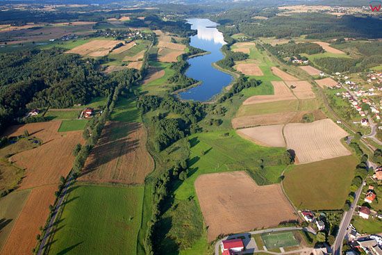 Lotnicze, EU, PL, Pomorskie. Kaszubski Park Krajobrazowy. Jezioro Potulskie w okolicy wsi Golubie.   