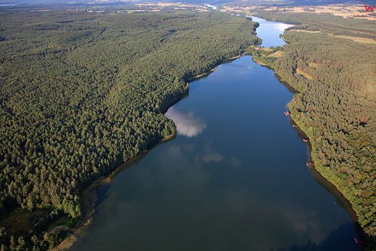 Lotnicze, EU, PL, Pomorskie. Kaszubski Park Krajobrazowy. Jezioro Lubowisko.   