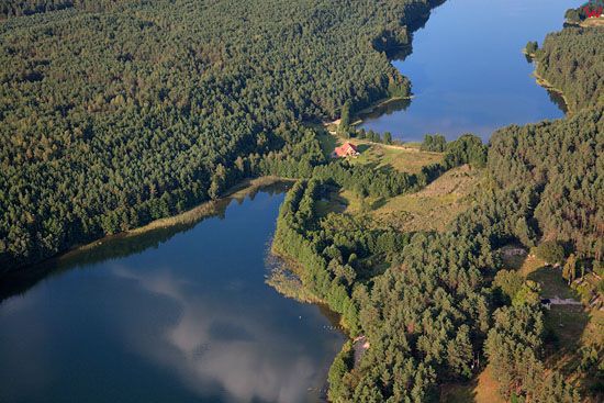 Lotnicze, EU, PL, Pomorskie. Kaszubski Park Krajobrazowy. Jezioro Lubowisko i Dabrowskie.   