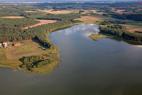 Lotnicze, EU, PL, Pomorskie. Kaszubski Park Krajobrazowy. Jezioro Stezyckie.   