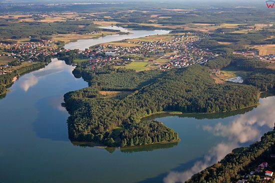 Lotnicze, EU, PL, Pomorskie. Kaszubski Park Krajobrazowy. Jezioro Radunskie Gorne z widocznÄ… miejscowoscia Stezyca.   