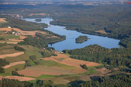 Lotnicze, EU, PL, Pomorskie. Kaszubski Park Krajobrazowy. Panorama na jezioro Ostrzyckie.   