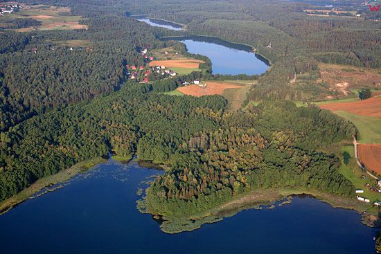 Lotnicze, EU, PL, Pomorskie. Kaszubski Park Krajobrazowy. Jezioro Ostrzyckie, panorama na Czapielski Mlyn.  