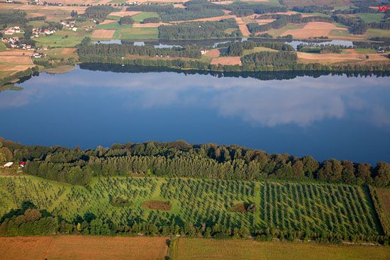 Lotnicze, EU, PL, Pomorskie. Kaszubski Park Krajobrazowy. Panorama na jezioro Radunskie Dolne.  