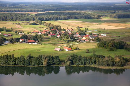 Lotnicze, EU, PL, warm - maz. Panorama na Prusinowo przez jezioro Nawiady.