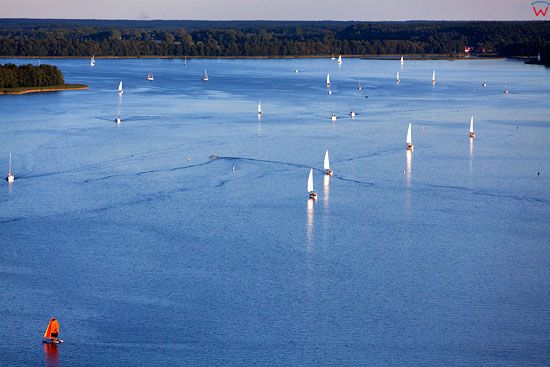 Zaglowki na jeziorze Mikolajskim. EU, Pl, warm-maz. Lotnicze.