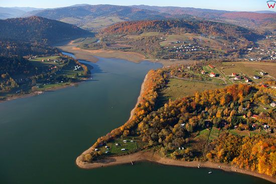 Jezioro Solinskie, okolica Wolkowyja. EU, Pl, podkarpackie. Lotnicze.