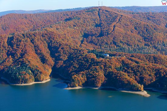 Panorama na Gore Jawor przez Jezioro Solinskie. EU, Pl, podkarpackie. Lotnicze.