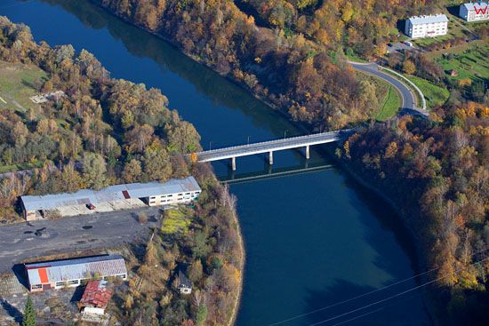 Most na jeziorze Myczkowskim. EU, Pl, podkarpackie. Lotnicze.
