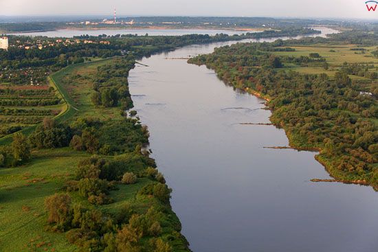 Rzeka Wisla na wysokosci Tarnobrzega. EU, Pl, Podkarpackie. LOTNICZE.