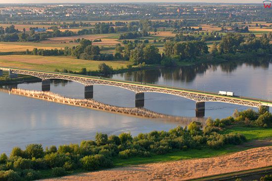Most przez Wisle w Chelmnie. EU, PL, Kujawsko-Pomorskie. LOTNICZE.