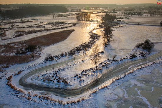Rzeka Lyna skuta lodem na wysokosci Lidzbarka Warminskiego. EU, PL, Warm-Maz. Lotnicze.