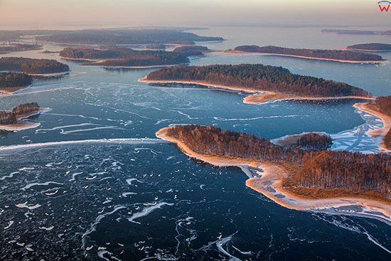 Jezioro Kisajno w zimowej scenerii widoczne od strony S. EU, PL, Warm-Maz. Lotnicze.