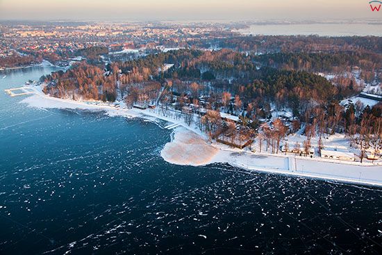 Gizycko, panorama na miasto przez jezioro Kisajno. EU, PL, Warm-Maz. Lotnicze.