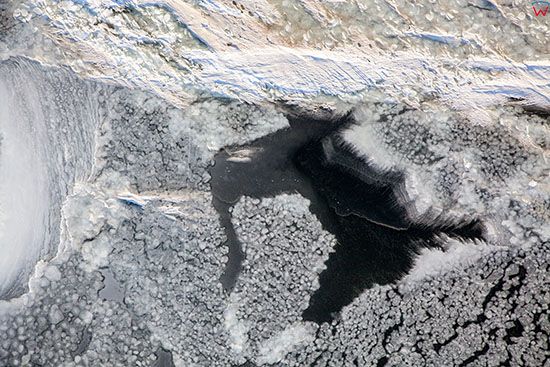 Jezioro Sniardwy pokryte lodem. EU, Pl, Warm-Maz. Lotnicze.
