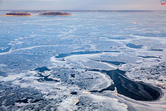 Jezioro Sniardwy skute lodem, widok od strony W. EU, PL, Warm-Maz. Lotnicze.