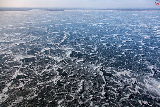 Jezioro Sniardwy skute lodem. EU, PL, Warm-Maz. Lotnicze.