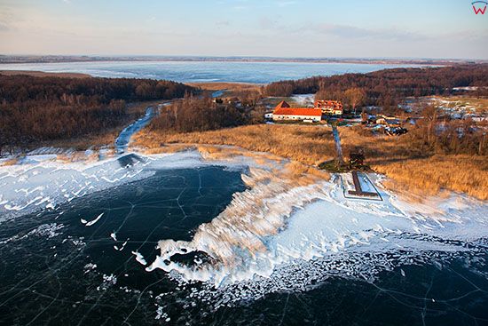 Jezioro Sniardwy zimowa pora, panorama na Luknajno. EU, Pl, Warm-Maz. Lotnicze.