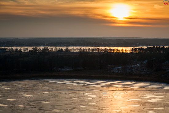 Jezioro Taltowisko, zachod slonca zimowa pora. EU, Pl, Warm-Maz. Lotnicze.