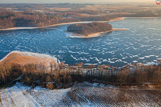 Jezioro Tejstymy pokryte lodem. EU, PL, Warm-Maz, Lotnicze.