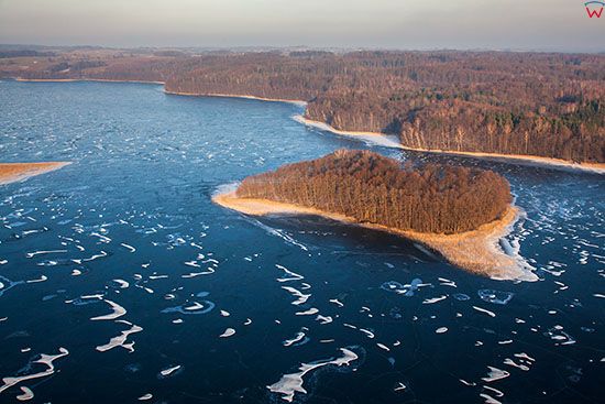 Jezioro Tejstymy pokryte lodem. EU, PL, Warm-Maz, Lotnicze.