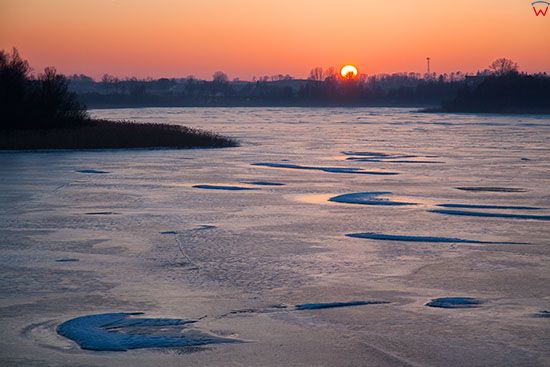 Jezioro Lawki pokryte lodem. EU, PL, Warm-Maz, Lotnicze.