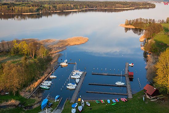 Jezioro Swiecajty, port nad Zatoka Paluszek. EU, Pl, Warm-Maz. Lotnicze.