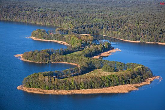 Jezioro Lanskie, polwysep Lalka. EU, PL, Warm-Maz. Lotnicze.