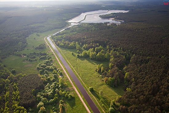 Belchatow, rzeka Widawka wpadajaca do jezora Slok. EU, Slaskie. Lotnicze.
