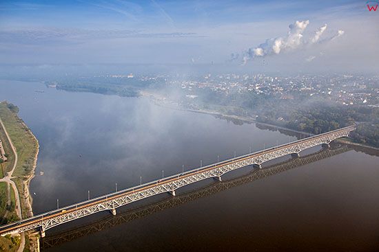 Plock, most Legionow Jozefa Pilsudskiego. EU, PL, Mazowieckie. Lotnicze.
