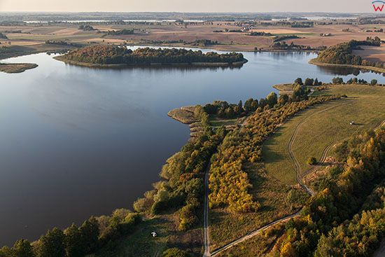 Jezioro Sowica, polozone kolo Prabut. EU, PL, Pomorskie. Lotnicze.