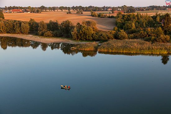 Jezioro Dziezgon, panorama na m. Obrzynowo. EU, PL, Pomorskie. Lotnicze.