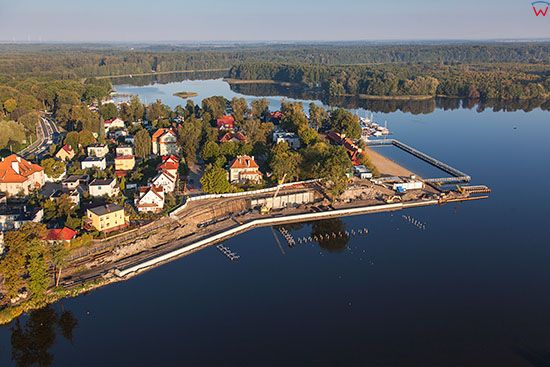 Ilawa, jezioro Jeziorak i City Watersport Centre. EU, PL, Warm-Maz. Lotnicze.