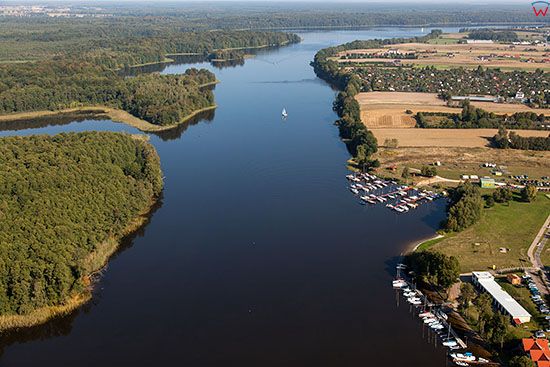 Jezioro Jeziorak na wysokosci Lipowy Dwor. EU, PL, Warm-Maz. Lotnicze.