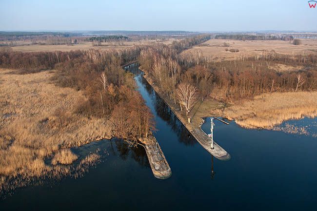 Jezioro Talty z wejsciem do Kanalu Talckiego. EU, Pl, Warm-Maz. Lotnicze.